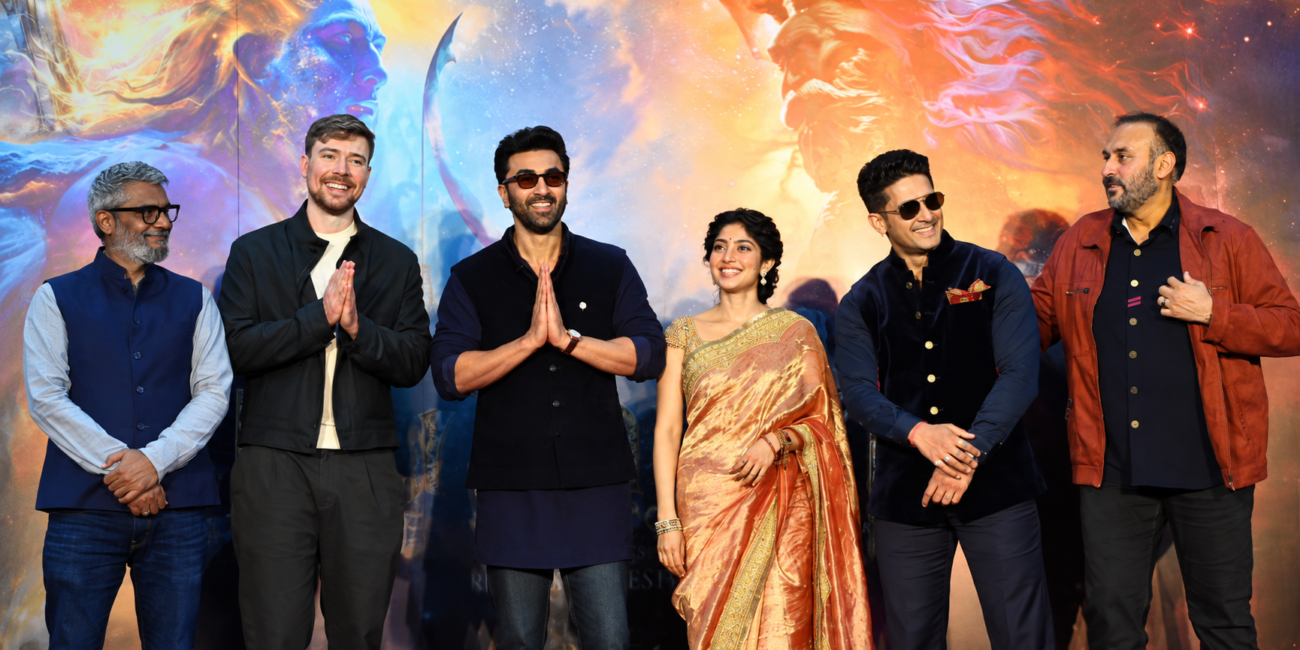 Ranbir Kapoor ने MrBeast को सिखाया “Jai Shri Ram”, Ramayana Event में हुआ Viral Crossover Ranbir Kapoor and MrBeast at Ramayana event in Mumbai