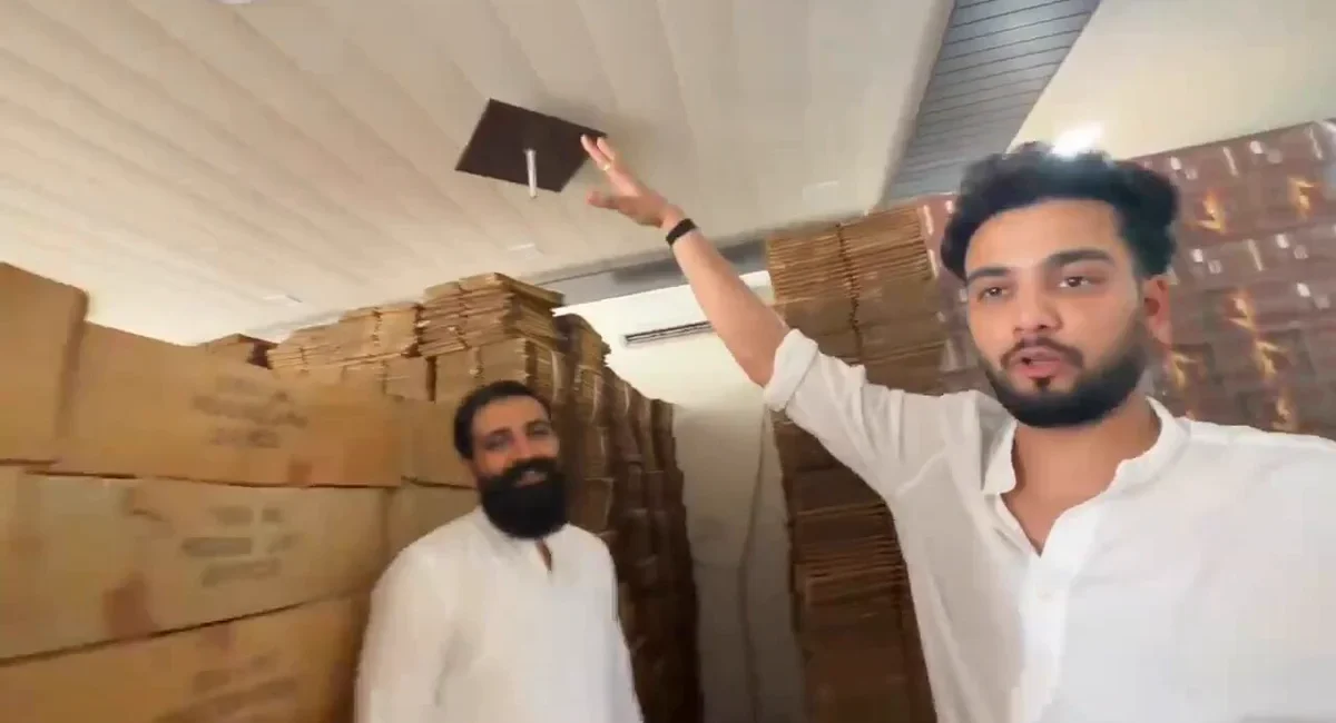 Elvish Yadav showcasing the Namo Narayana Ghee production process