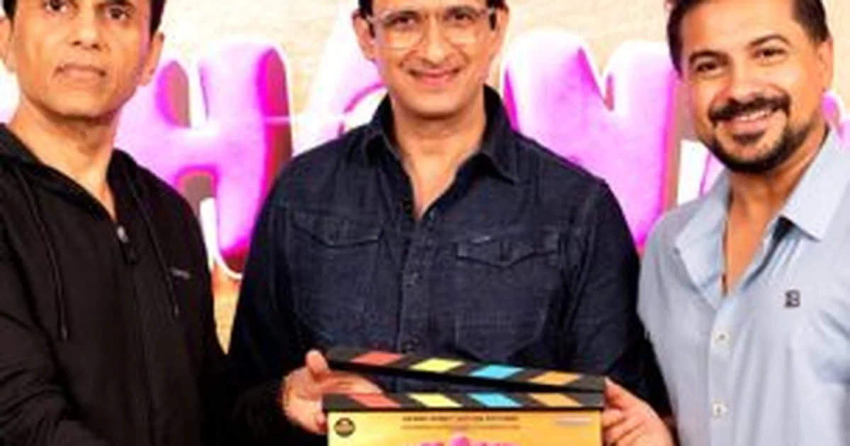 Ghanti Movie: Sharman Joshi की Comedy Film की UK में Shooting पूरी Sharman Joshi and the cast of Ghanti movie after the UK shoot wrap