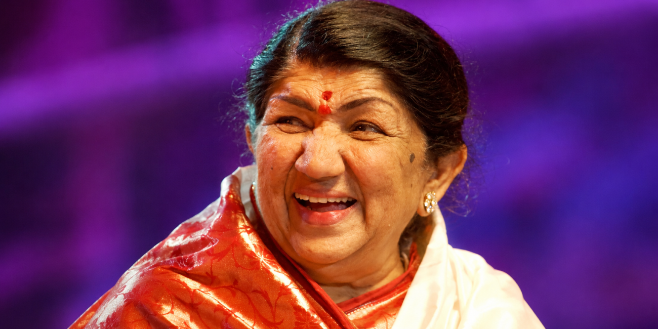Lata Mangeshkar song Tum Mujhe Yun Bhula Na Paoge from Pagla Kahin Ka